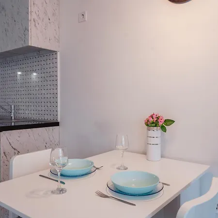 Bright In The Center Apartment *