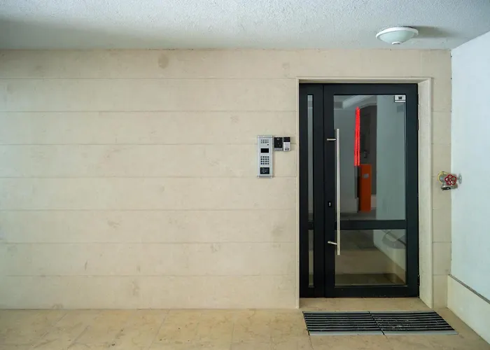 Bright In The Center Apartment *