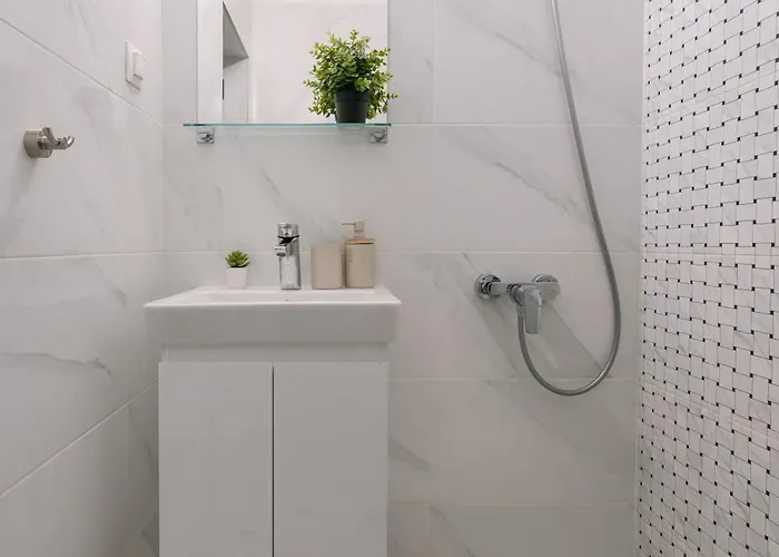 Bright In The Center Apartment